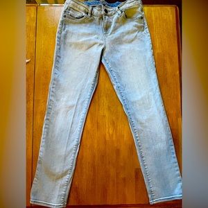 KUT Size 8 light wash boyfriend style jeans